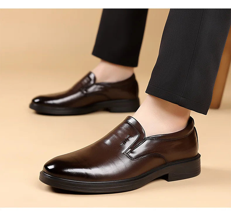2025 Spring New Designer Leather Shoes for Men Solid Color Fashion Business Casual Shoes Male Retro Black Dress Shoe Man