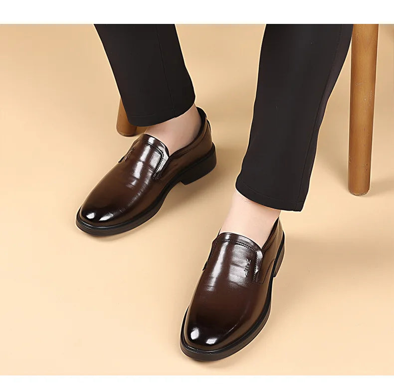 2025 Spring New Designer Leather Shoes for Men Solid Color Fashion Business Casual Shoes Male Retro Black Dress Shoe Man