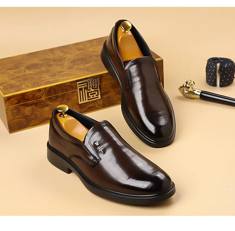 2025 Spring New Designer Leather Shoes for Men Solid Color Fashion Business Casual Shoes Male Retro Black Dress Shoe Man