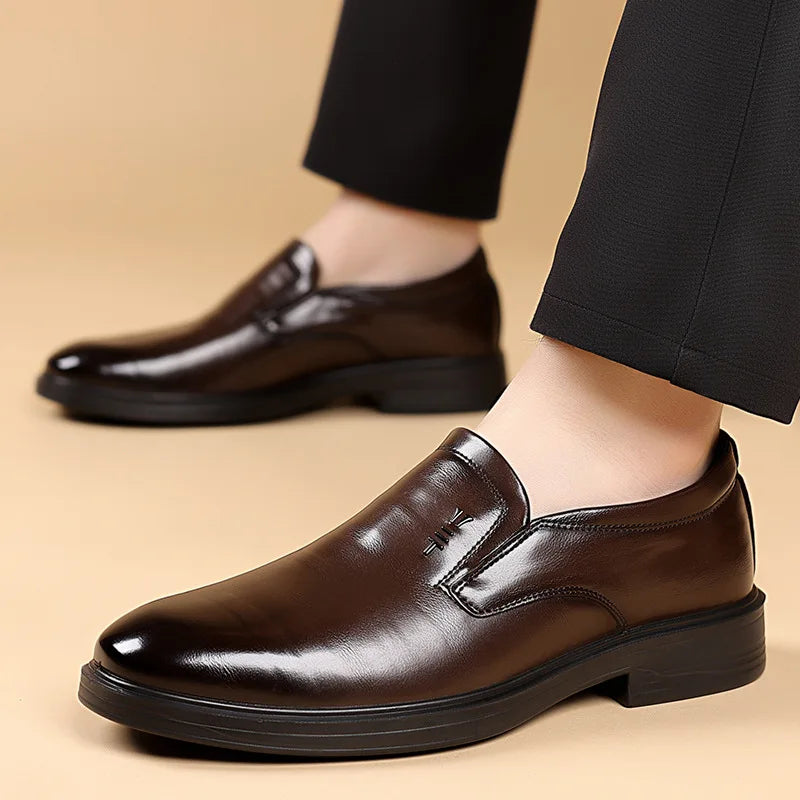 2025 Spring New Designer Leather Shoes for Men Solid Color Fashion Business Casual Shoes Male Retro Black Dress Shoe Man