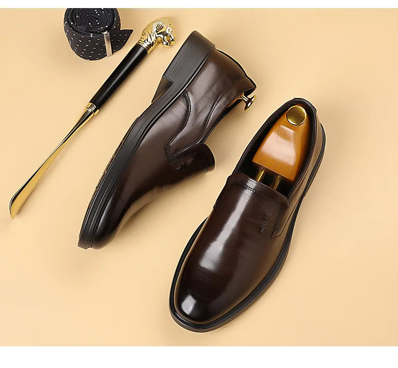 2025 Spring New Designer Leather Shoes for Men Solid Color Fashion Business Casual Shoes Male Retro Black Dress Shoe Man