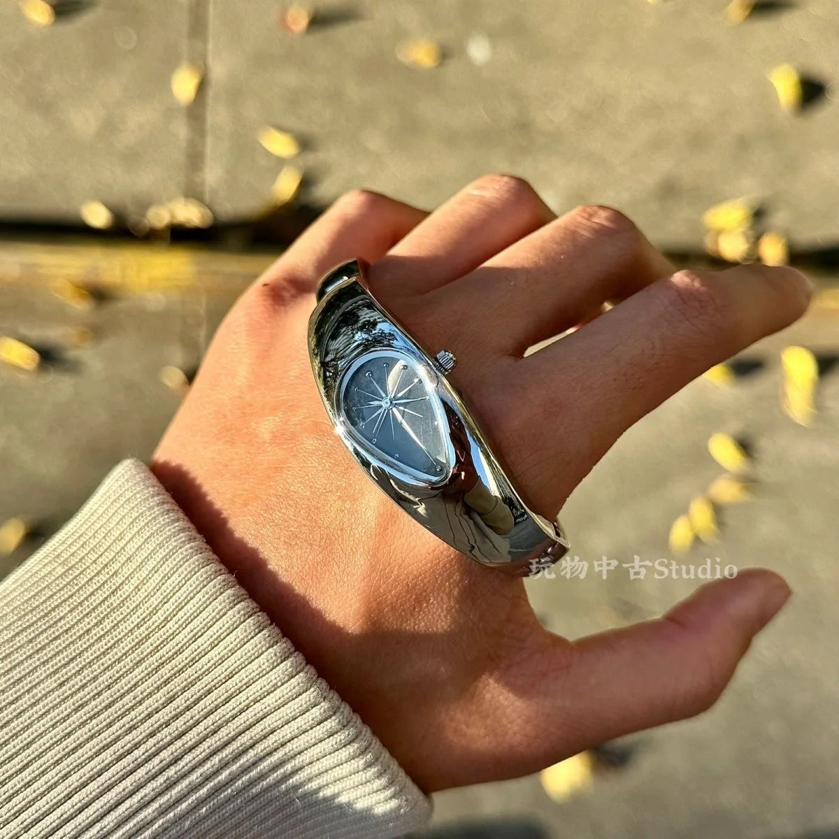 Water drop watch future technology wind millennium space design y2k retro watch niche accessories wear watch