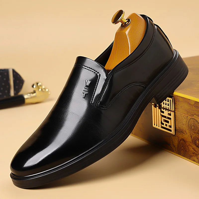 2025 Spring New Designer Leather Shoes for Men Solid Color Fashion Business Casual Shoes Male Retro Black Dress Shoe Man
