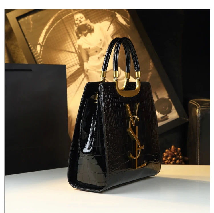 High-grade light luxury handbag