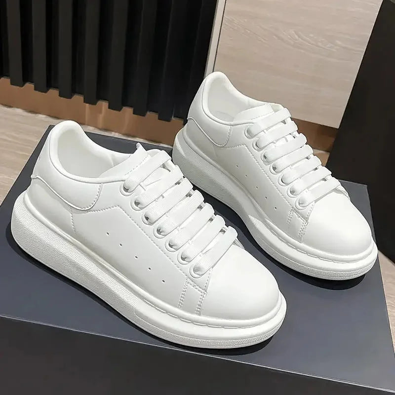 Men's Casual Leather Shoes Breathable Trendy Flat Sneakers Comfortable Spring Seasonal Flats Fashionable All-White Sneakers