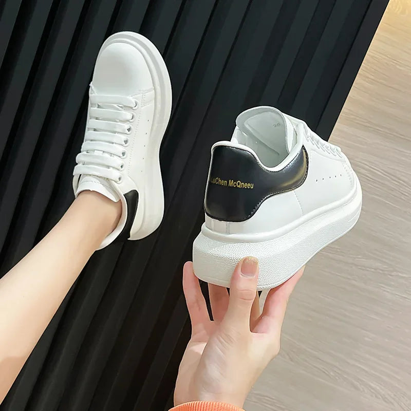 Men's Casual Leather Shoes Breathable Trendy Flat Sneakers Comfortable Spring Seasonal Flats Fashionable All-White Sneakers