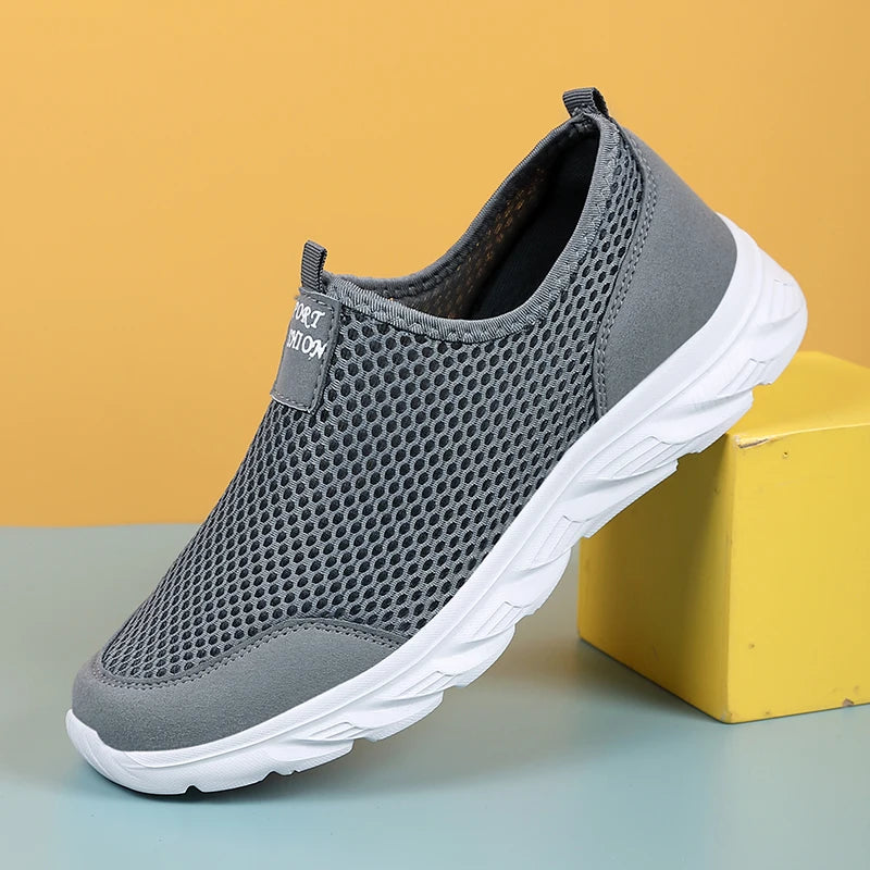 New Running Shoes for Men Breathable Sports Shoes Light Weight Fashion Summer Mesh Breathable Sneakers for Men Plus Size 38-47