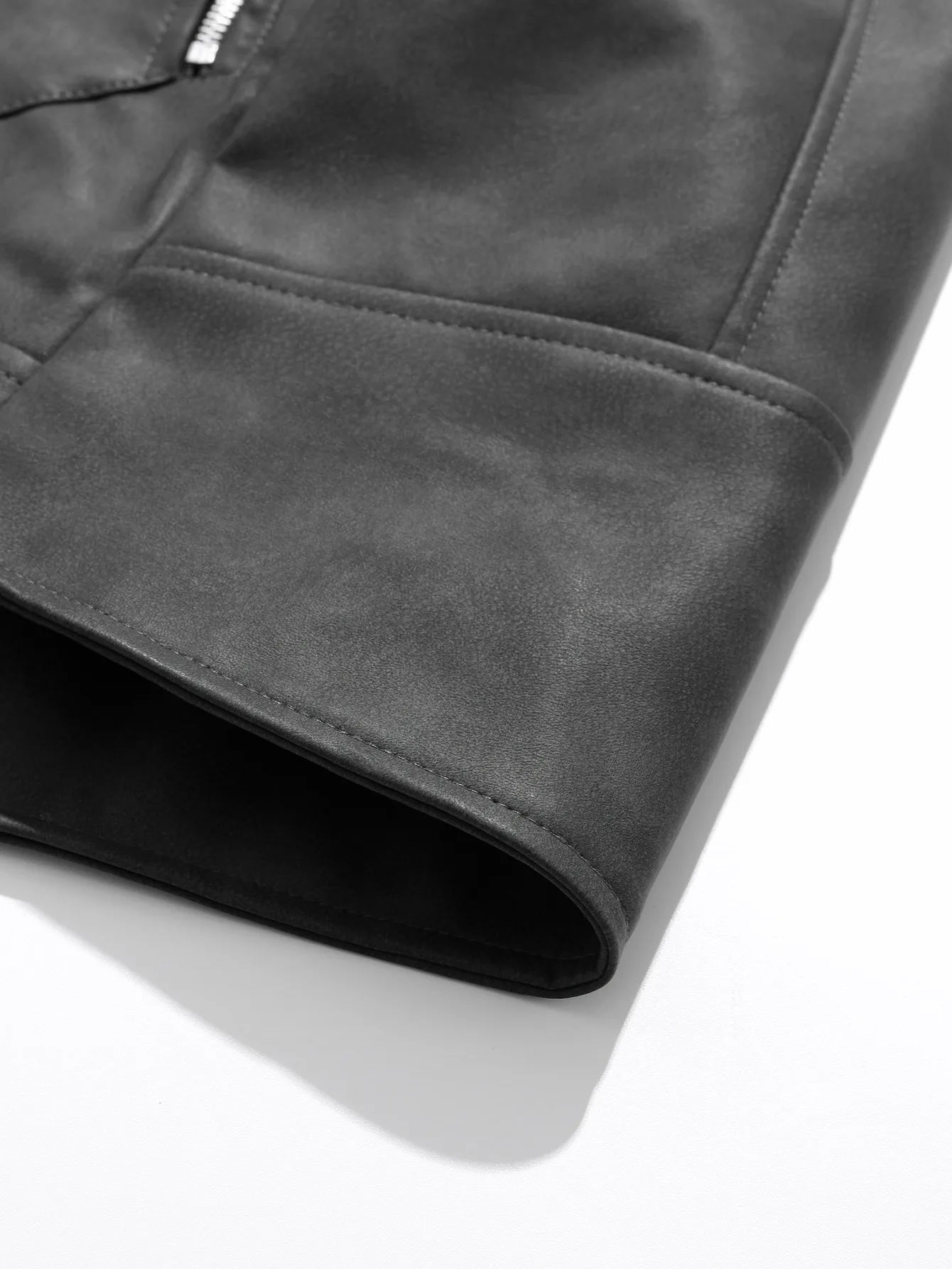 Men's Leather Jacket with a Turn-Down Collar, Windproof and Cold-Resistant, Crisp and Stylish, Suitable for Daily Commuting, Business Casual, Street Wear, Autumn and Winter Outings, Dating and Social Events, and Short Trips