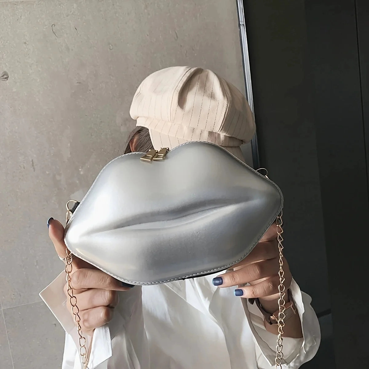 1pc Niche Red Lip Shaped Chain Bag, Novelty Mini Shoulder Bag, Women's Stylish Zipper Bag